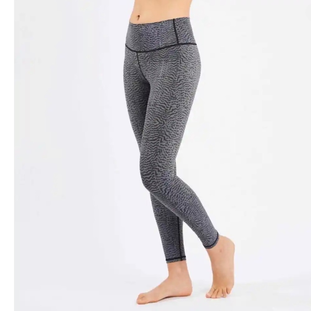 Varley Luna Nocturnal feather leggings gray high waist 7/8 leggings size medium